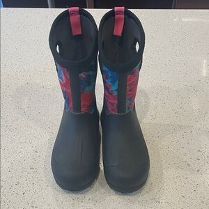 Kids Black and Multicolor Bogs Boots size 3